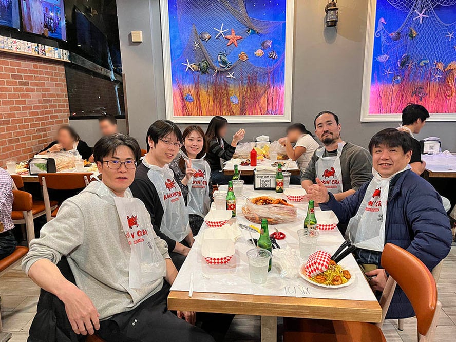 写真：食事会の集合写真